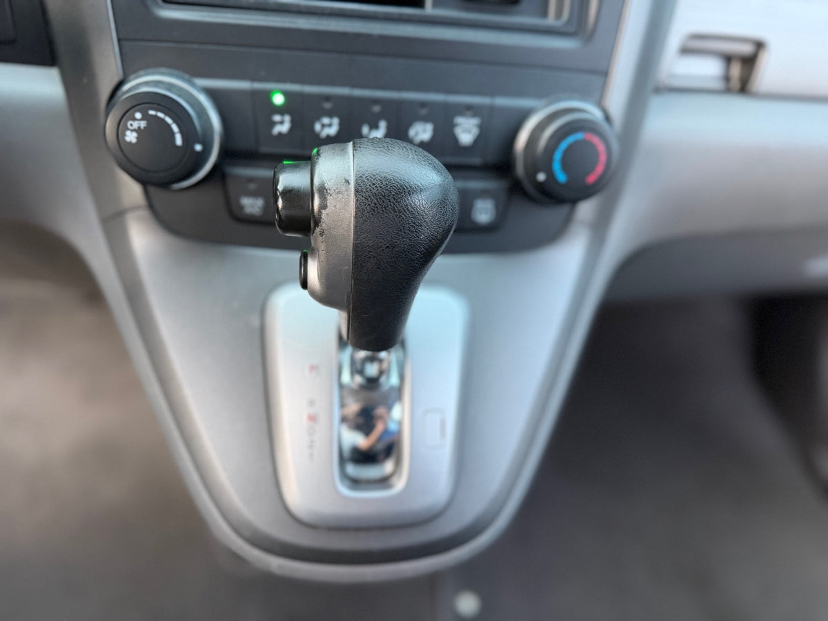 2011 Honda CR-V LX gear shifter