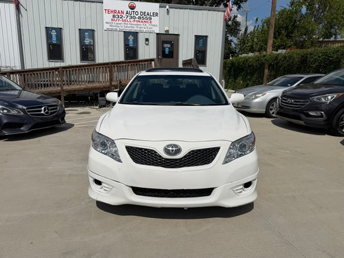2011 Toyota Camry SE front