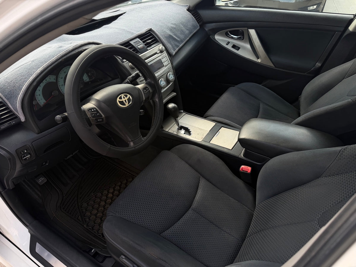 2011 Toyota Camry SE driver interior