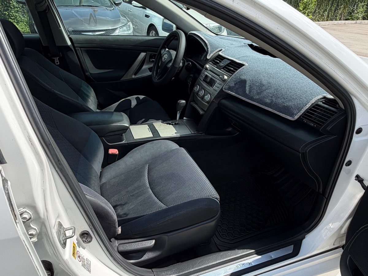 2011 Toyota Camry SE passenger interior