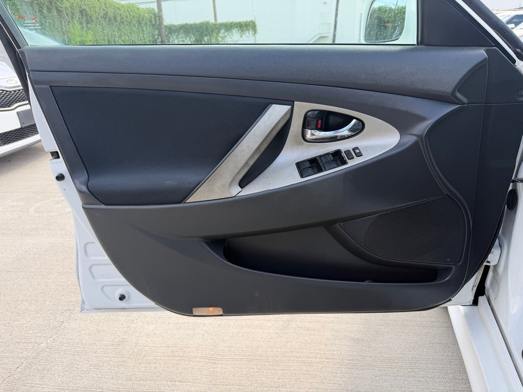 2011 Toyota Camry SE door panel