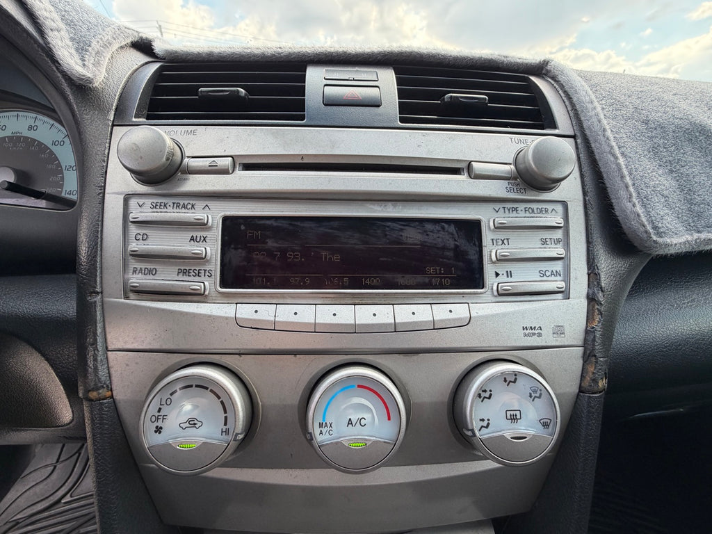 2011 Toyota Camry SE center console