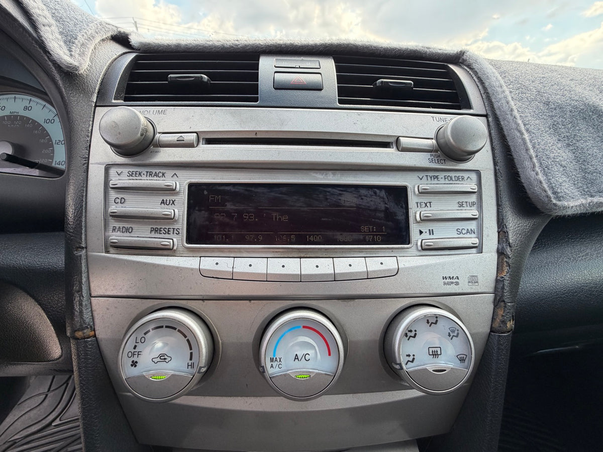 2011 Toyota Camry SE center console