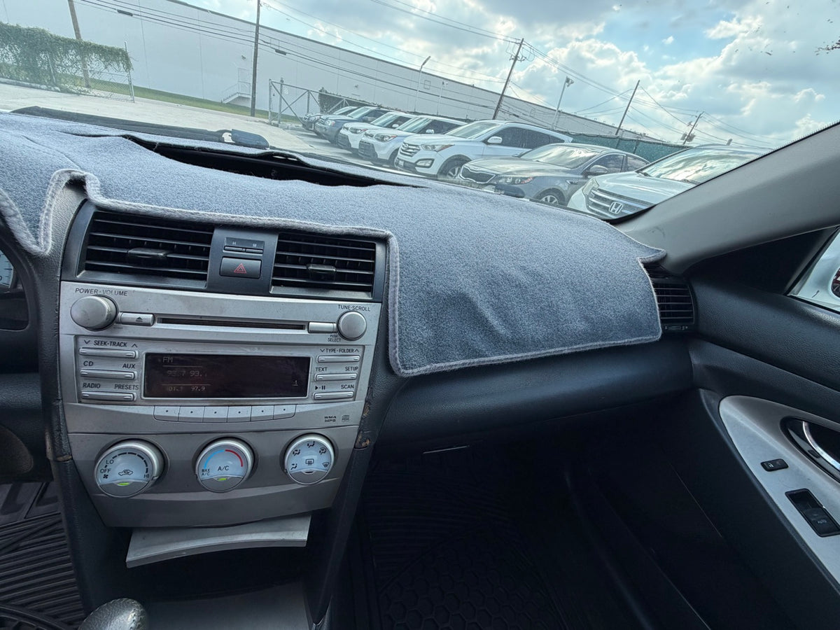 2011 Toyota Camry SE dashboard