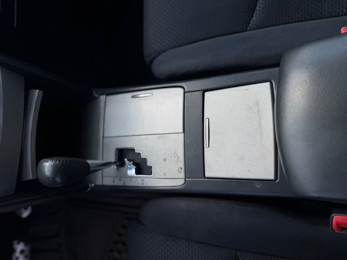 2011 Toyota Camry SE gear shift console