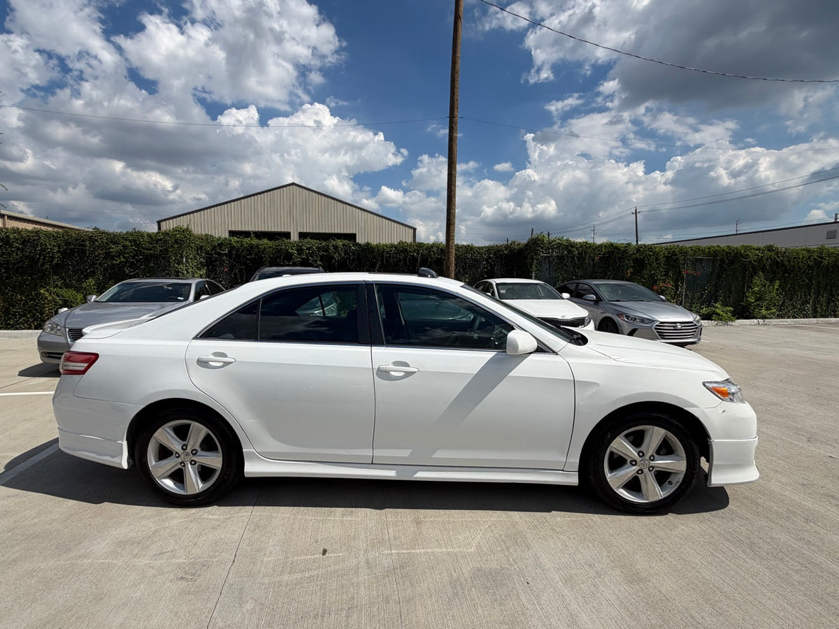 2011 Toyota Camry SE right side