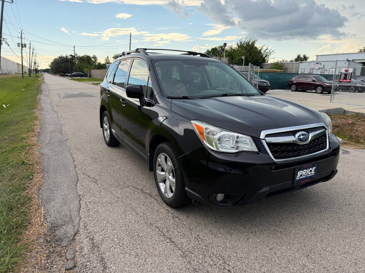 2014 Subaru Forester front angle