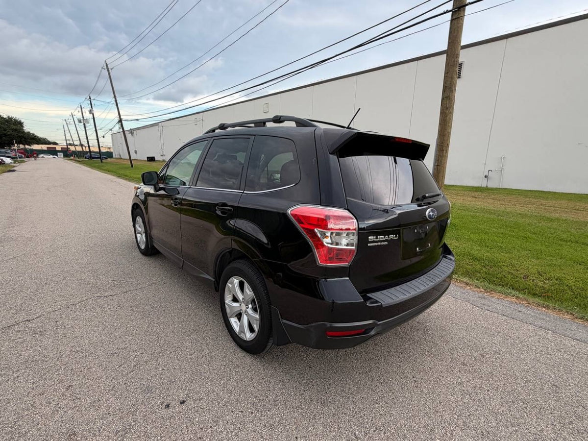 2014 Subaru Forester rear 3/4 view